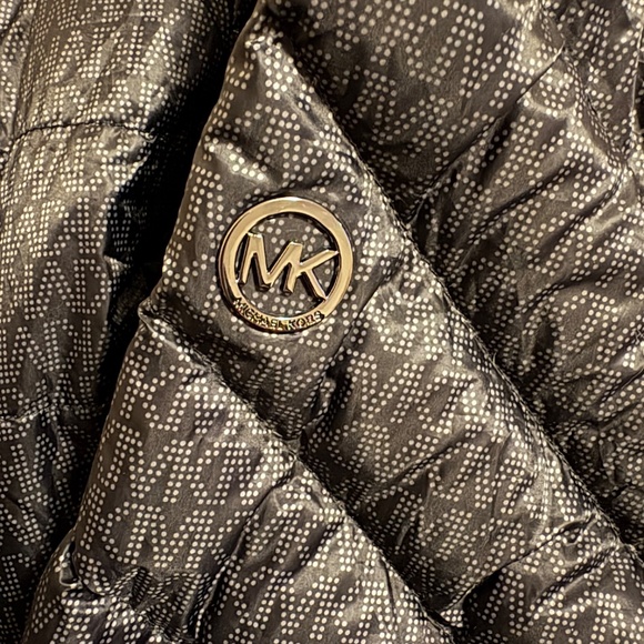 Micheal Kors Reversible Quilted Packable Puffer Jacket - Picture 7 of 9